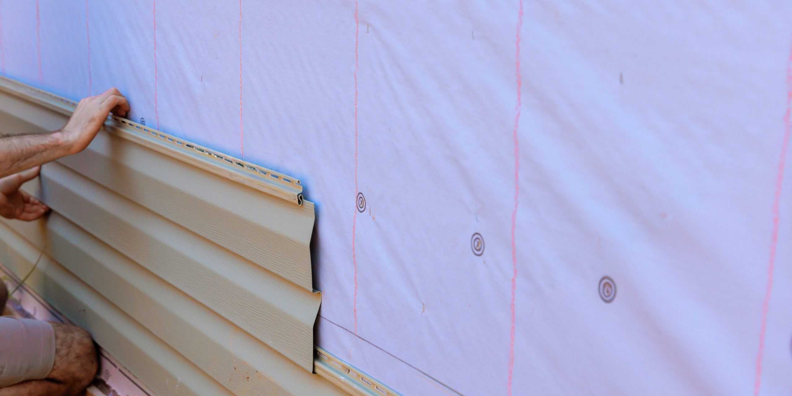 InProcessOfInstallingVinylSidingOnNewHomeFacade